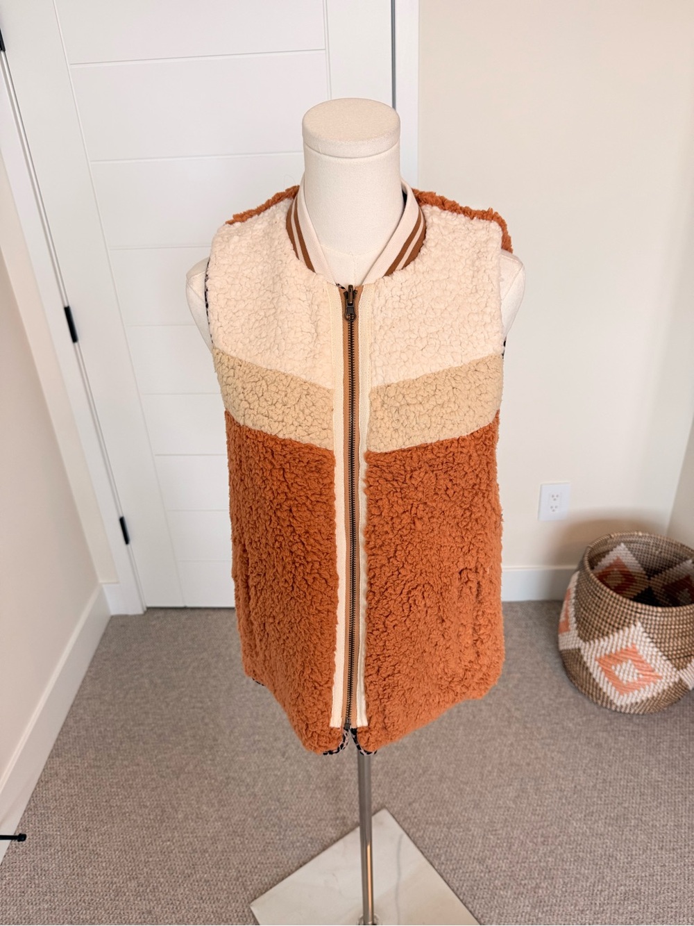 Colorblock Sherpa Zip-Up Vest in Cream, Beige & Rust